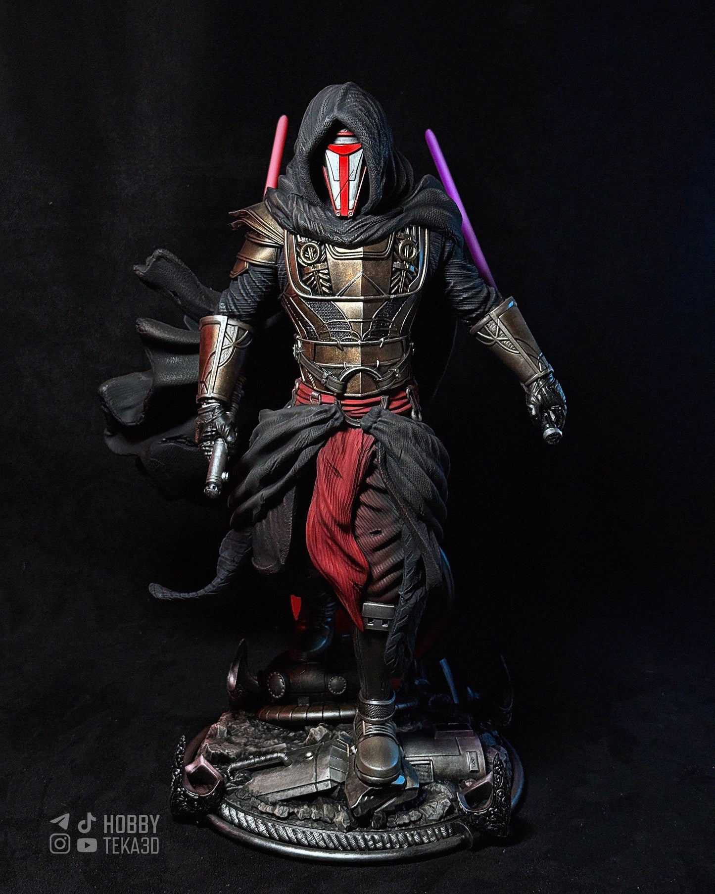 Hand Painted Masked Sci Fi Warrior Resin Statue – 1/8 and 1/6 Scale – Hooded Armor Figure with Red Energy Blade – photo 16