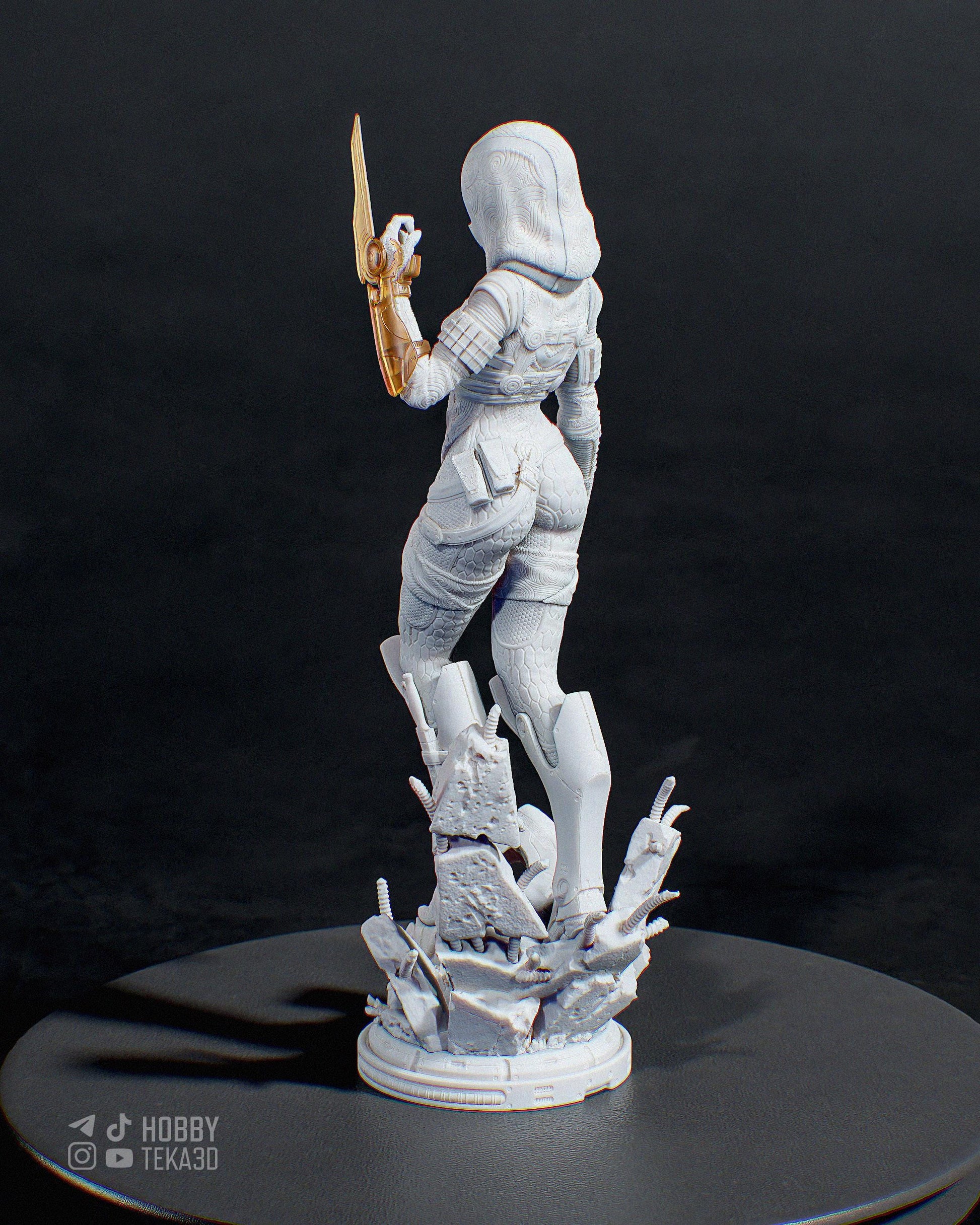 Unpainted Hooded Sci Fi Heroine Resin Model Kit – 1/8 and 1/6 Scale – by Bulkamancers – Clear Energy Blade – photo 2