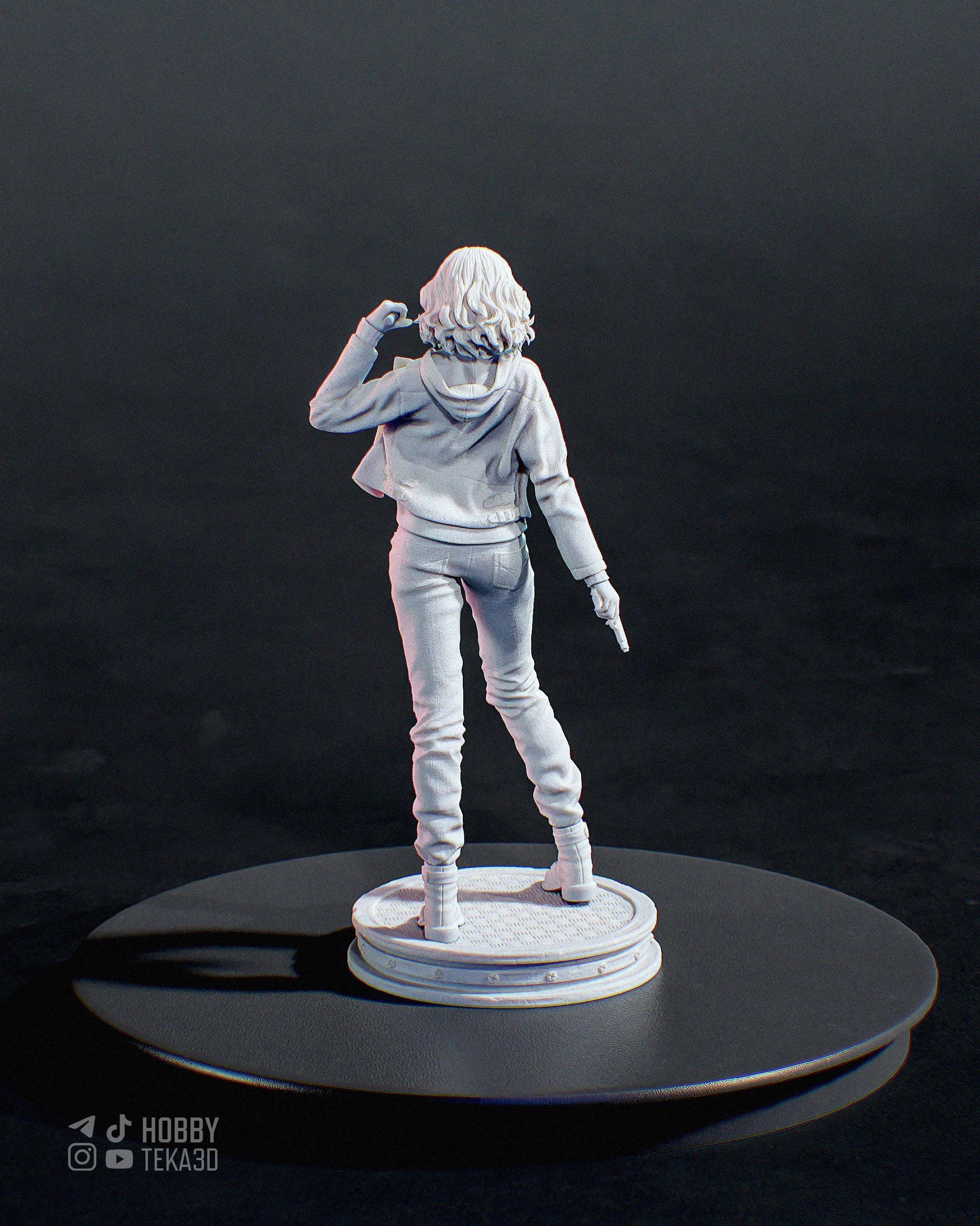 Survival Horror Heroine Resin Statue and DIY Kit – Painted or Unpainted – 1/8 and 1/6 Scale – by Bulkamancer – Flashlight – photo 2