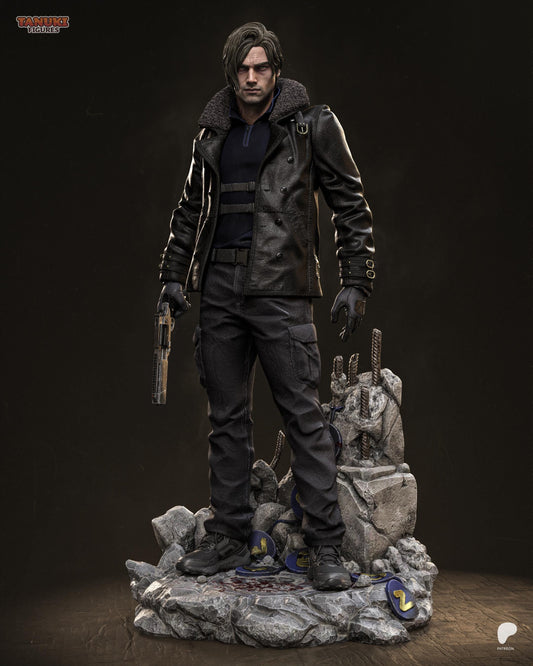 Survival Horror Hero Resin Statue and DIY Kit – Painted or Unpainted – 1/8 and 1/6 Scale – by Tanuki – Rubble Base – photo 1