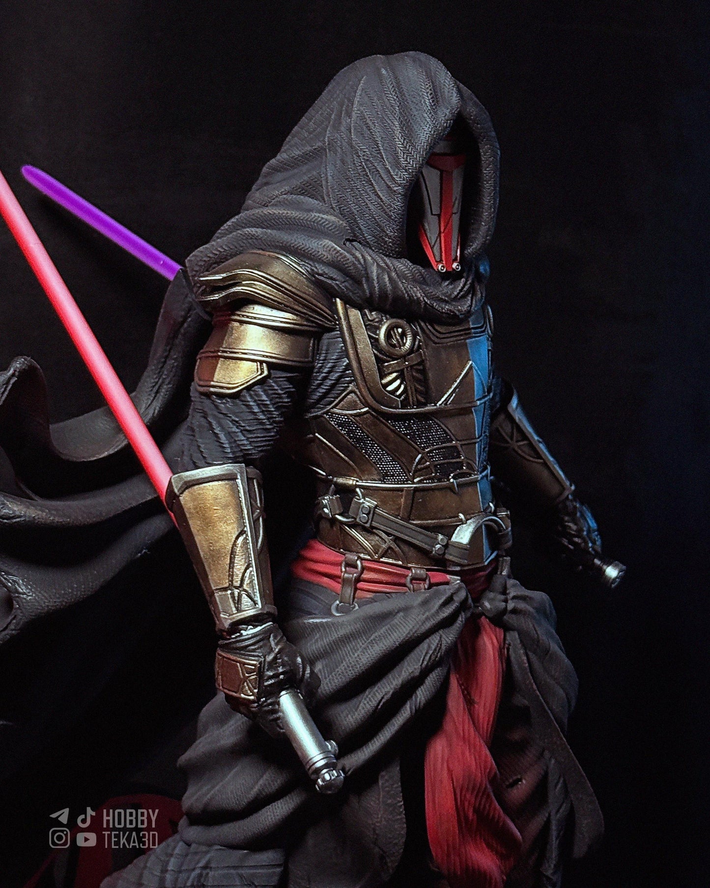 Hand Painted Masked Sci Fi Warrior Resin Statue – 1/8 and 1/6 Scale – Hooded Armor Figure with Red Energy Blade – photo 3