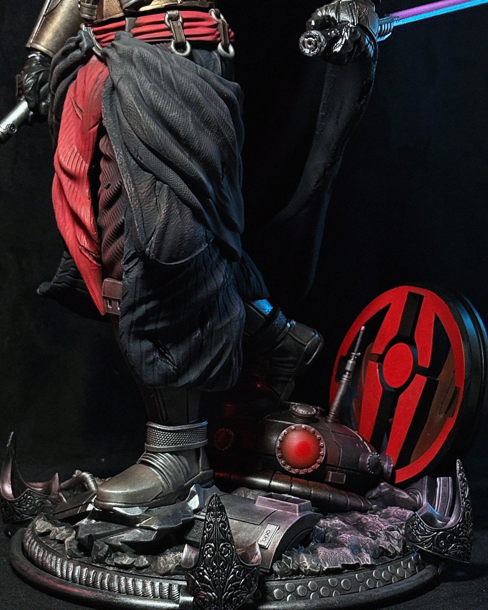 Hand Painted Masked Sci Fi Warrior Resin Statue – 1/8 and 1/6 Scale – Hooded Armor Figure with Red Energy Blade – photo 13