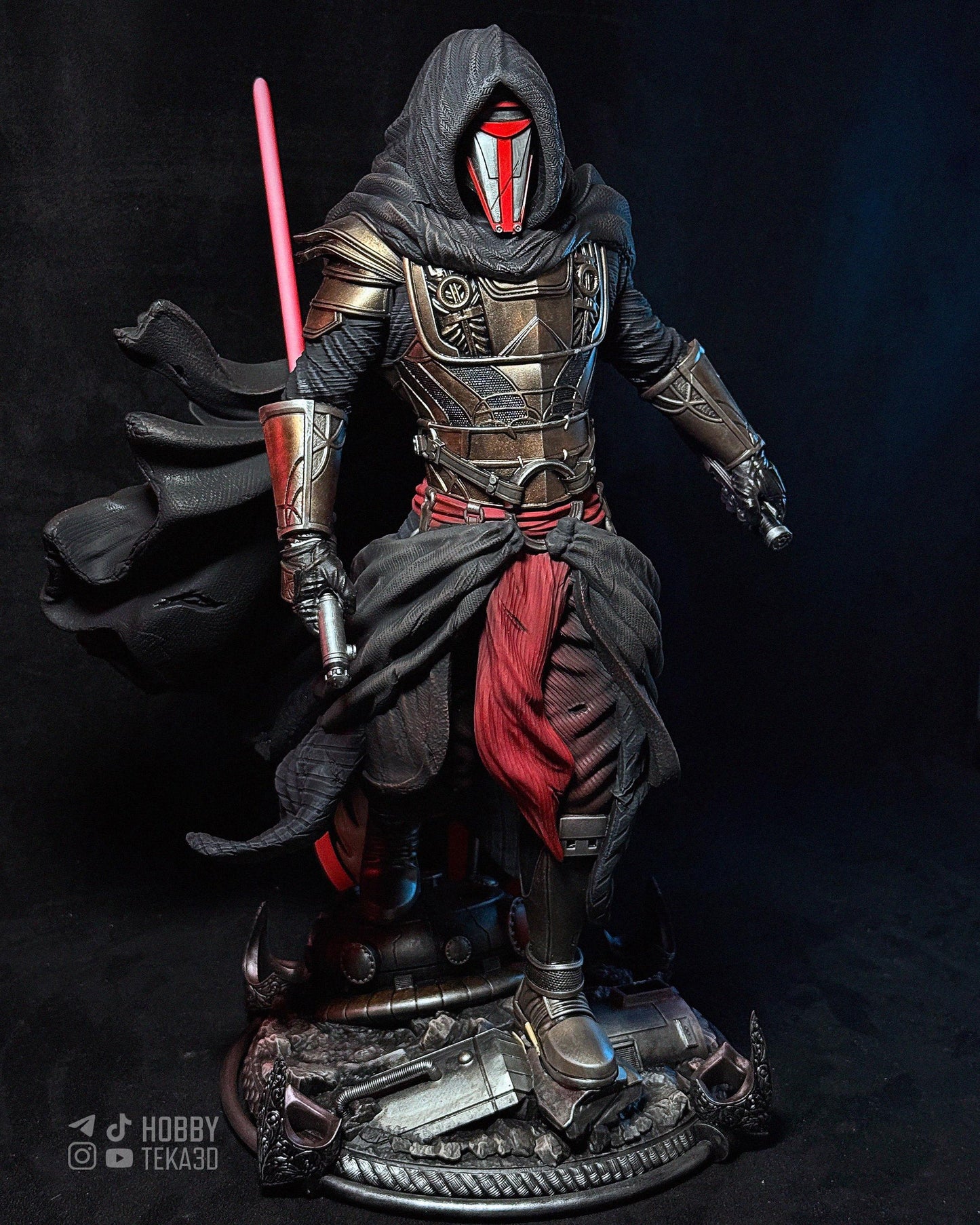 Hand Painted Masked Sci Fi Warrior Resin Statue – 1/8 and 1/6 Scale – Hooded Armor Figure with Red Energy Blade – photo 2