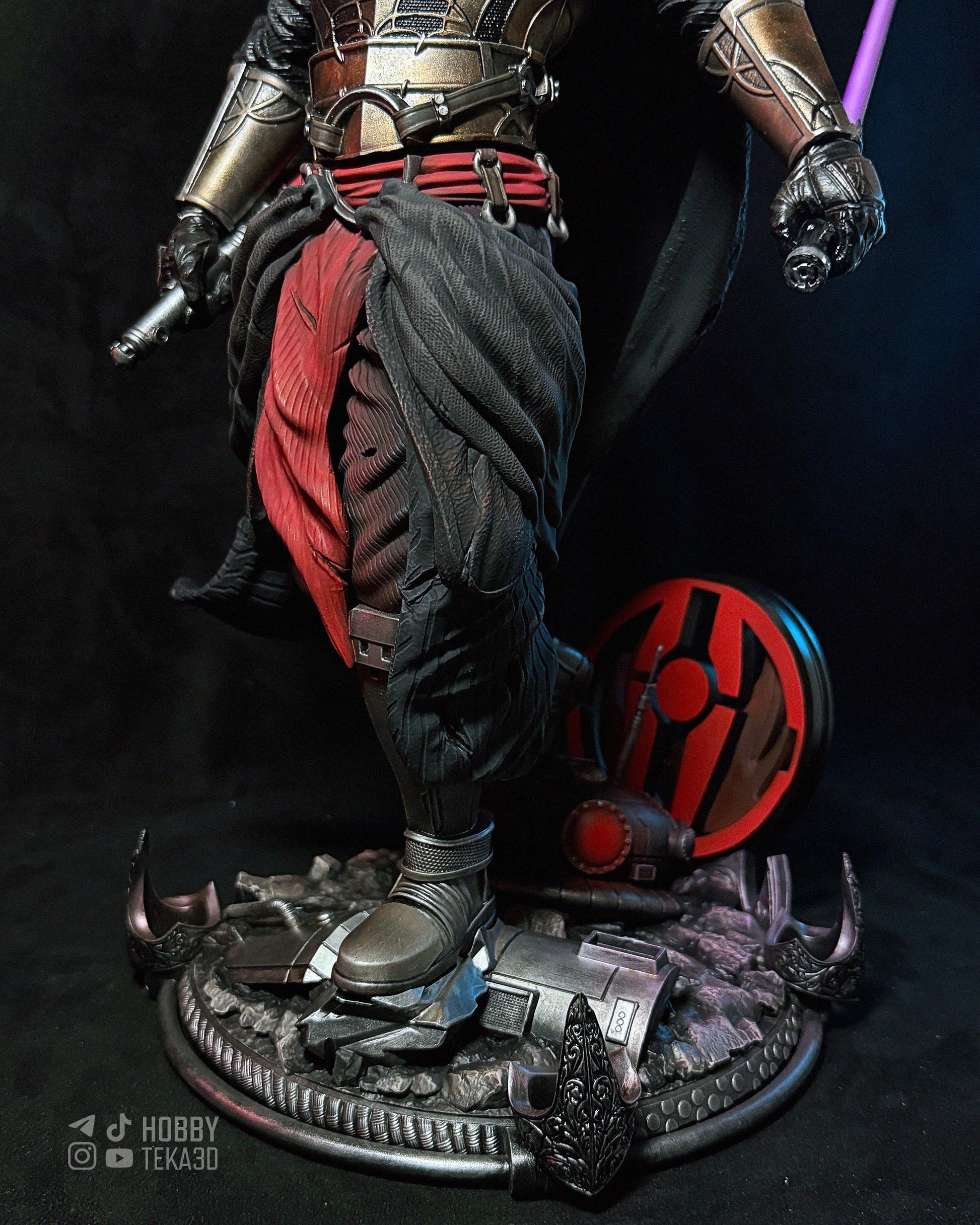 Hand Painted Masked Sci Fi Warrior Resin Statue – 1/8 and 1/6 Scale – Hooded Armor Figure with Red Energy Blade – photo 15